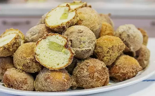 Bolinho de Chuva com Banana: Simples, Fácil e Delicioso Faça Para o Café