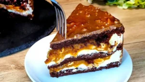 Bolo Snickers que Derrete na Boca: Uma Explosão de Sabor Veja