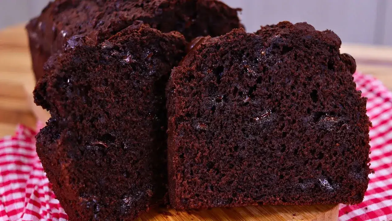 Aprenda a Fazer o Melhor Bolo de Chocolate com Banana: Fofinho e Molhadinho