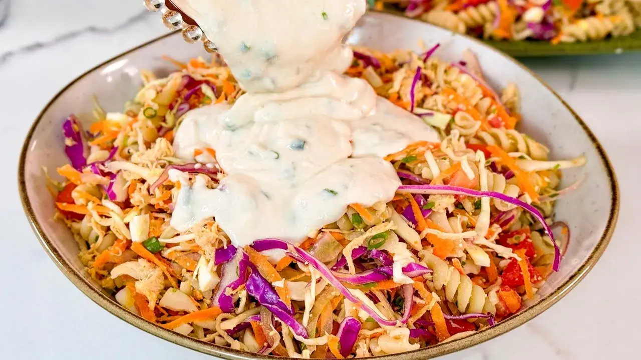 Salada de Repolho com Frango: Uma Delícia Refrescante para a Família Toda
