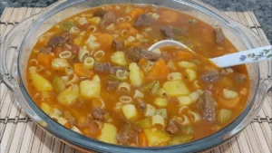 Sopa de Macarrão com Carne e Legumes: Rápida, Saborosa e Nutritiva
