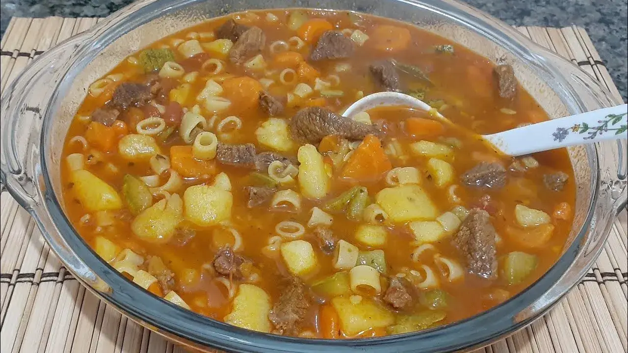 Sopa de Macarrão com Carne e Legumes: Rápida, Saborosa e Nutritiva