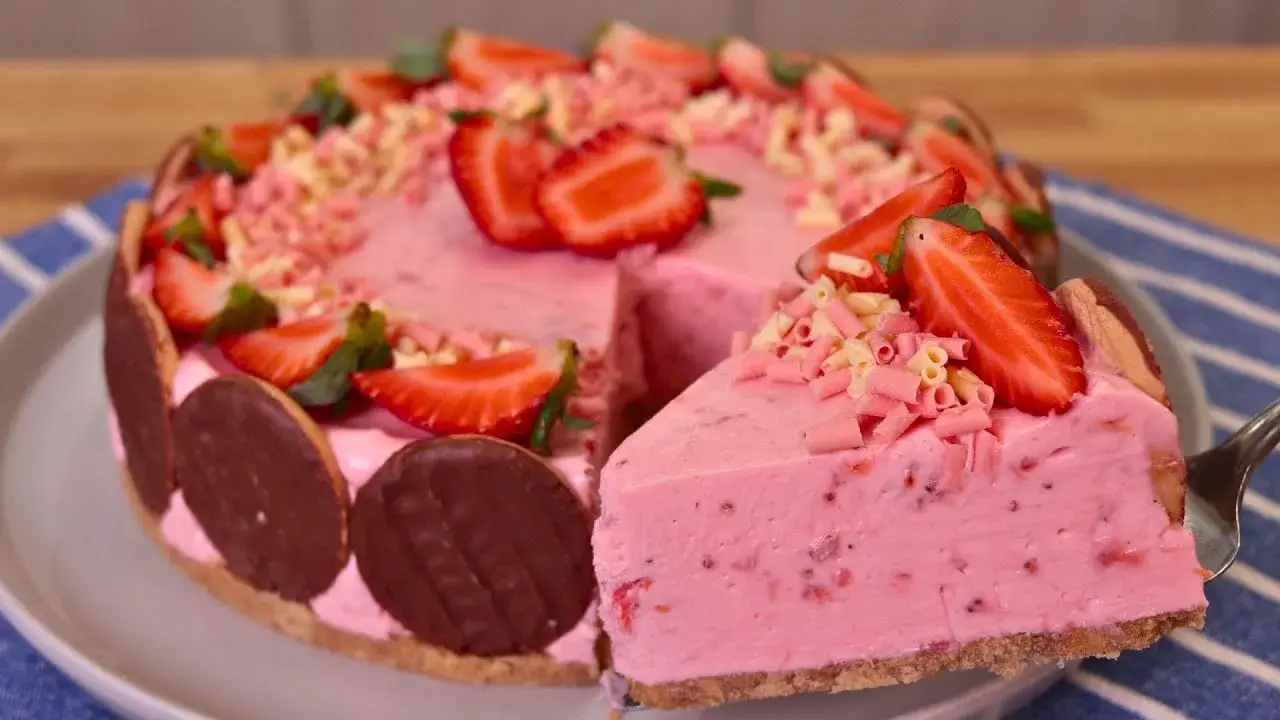 Torta Mousse de Morango Sem Gelatina: Cremosa, Linda e Muito Fácil