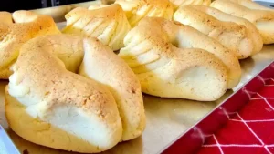 Biscoitos de Queijo Crocantes: O Segredo para Não Endurecer