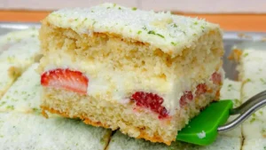 Bolo Mousse de Limão com Morangos que Vai Surpreender Sua Família