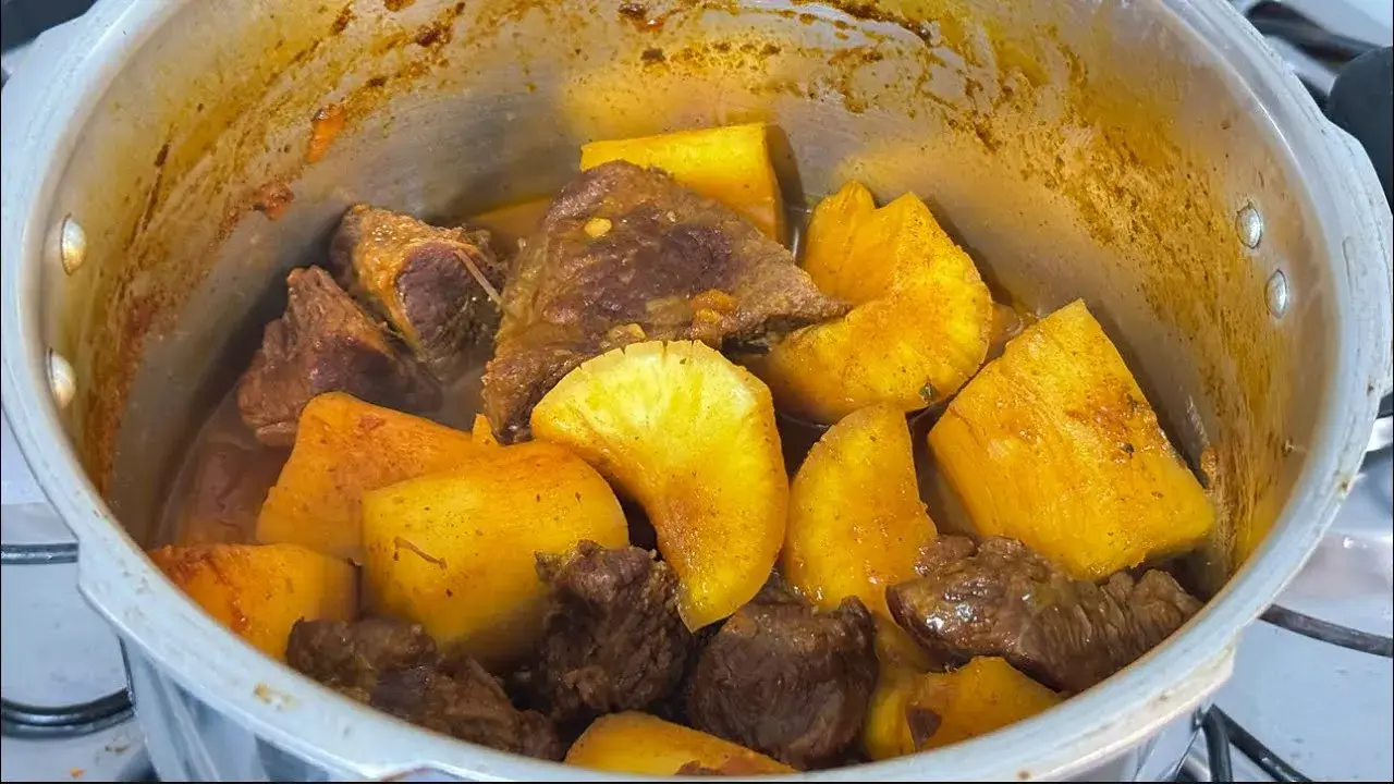 Carne de Panela com Mandioca: Uma Receita Fácil e Saborosa para Fazer Hoje Mesmo