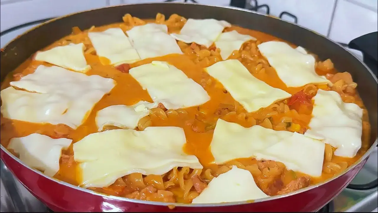 Macarronada de Frigideira Cremosa: A Receita Fácil e Prática Que Vai Surpreender