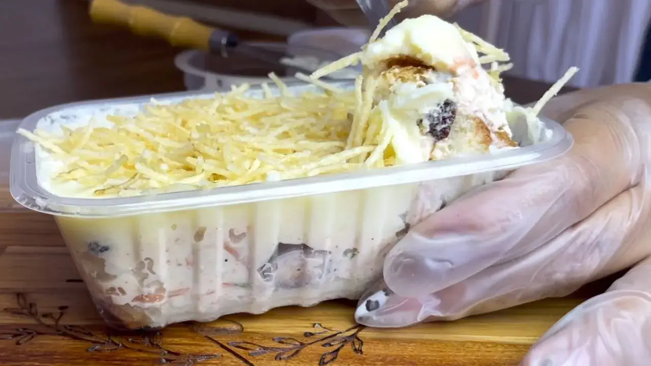 Bolo Salgado de Frango com Purê Cremoso