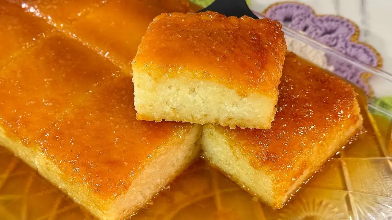 Bolo de Mandioca Cremoso com Calda de Caramelo: Uma Surpresa de Sabor