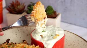 Frango Empanado na Air Fryer com Molho de Queijo: Prático e Saboroso