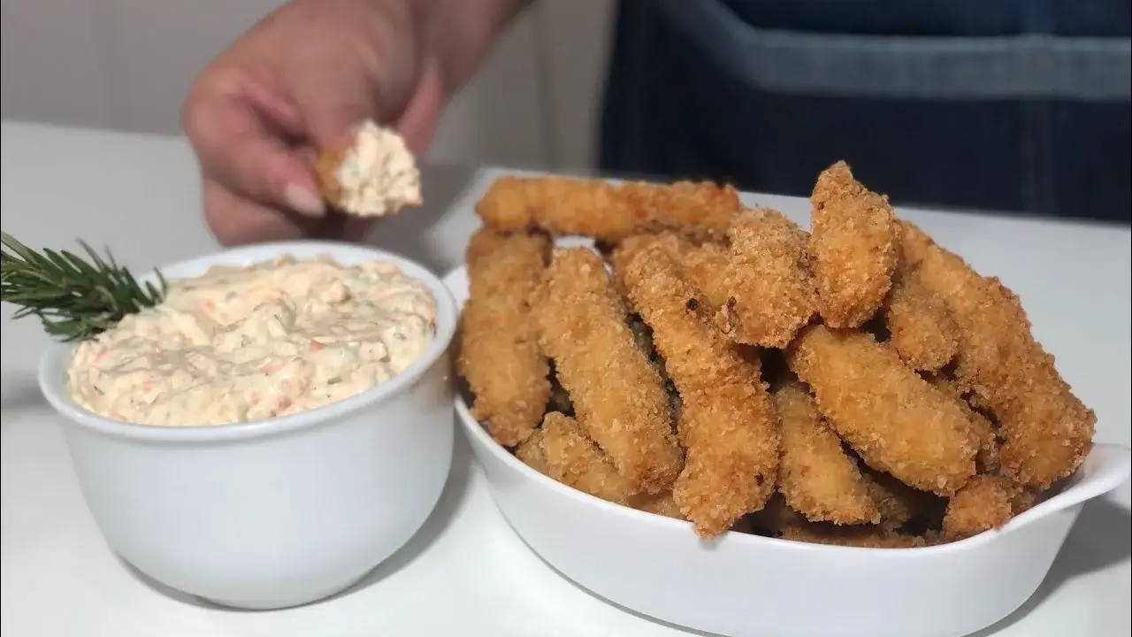 Isca de Frango Empanada com Molho Tártaro: Crocante e Saborosa para Qualquer Momento