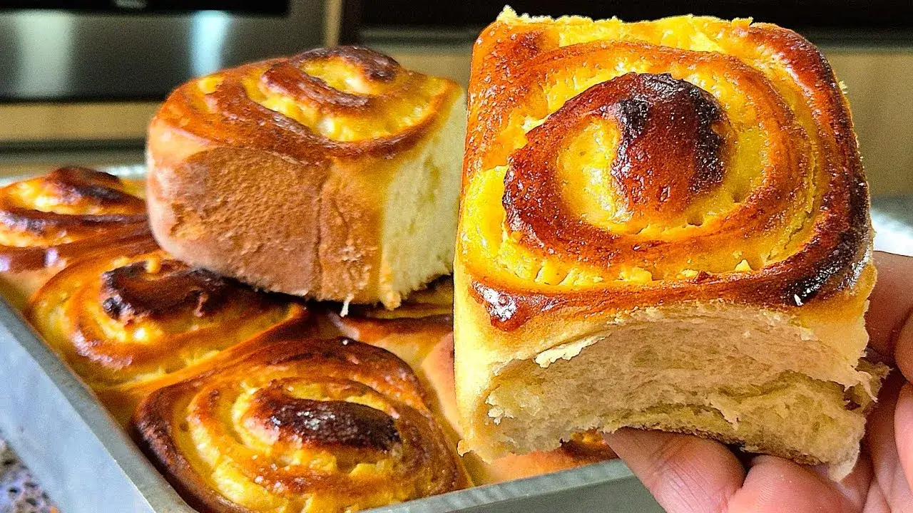 Pão Doce com Creme: Aprenda a Fazer Essa Delícia Macia e Recheada