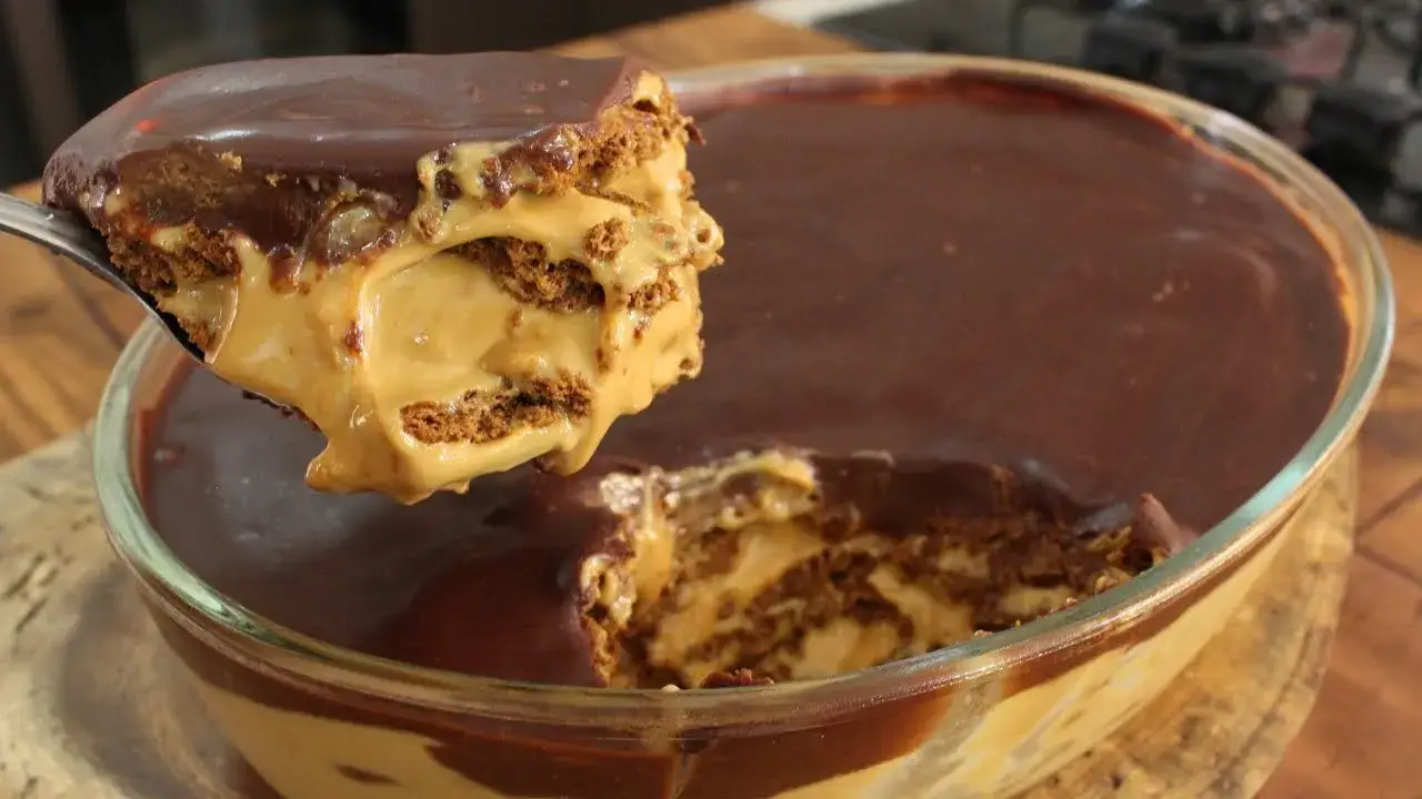 Sobremesa de Doce de Leite com Ganache e Bolacha: Delícia Fácil de Fazer
