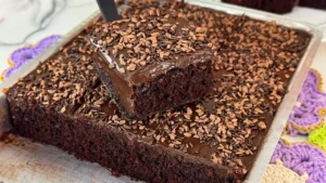 Bolo de Chocolate Molhadinho: Receita Tradicional e Fácil para Fazer em Casa