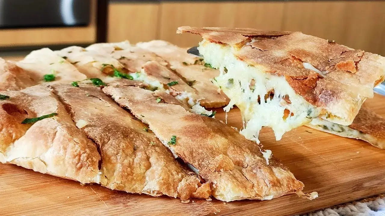 Lanche Fácil Com Massa Caseira: Receita Crocante Com Poucos Ingredientes