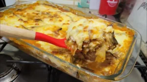 Lasanha de Berinjela Com Molho Branco Cremoso e Carne Moída