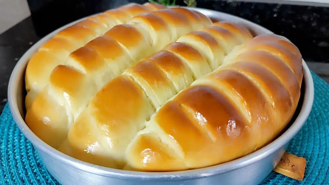 Pão de Leite Fofinho: Aprenda Como Fazer Esse Pão Caseiro Macio e Fácil
