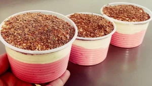 Sobremesa Sem Leite Condensado com Duas Camadas de Morango e Limão