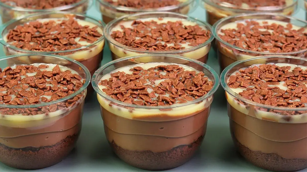Sobremesa de Chocolate no Pote para Vender ou Servir Geladinha