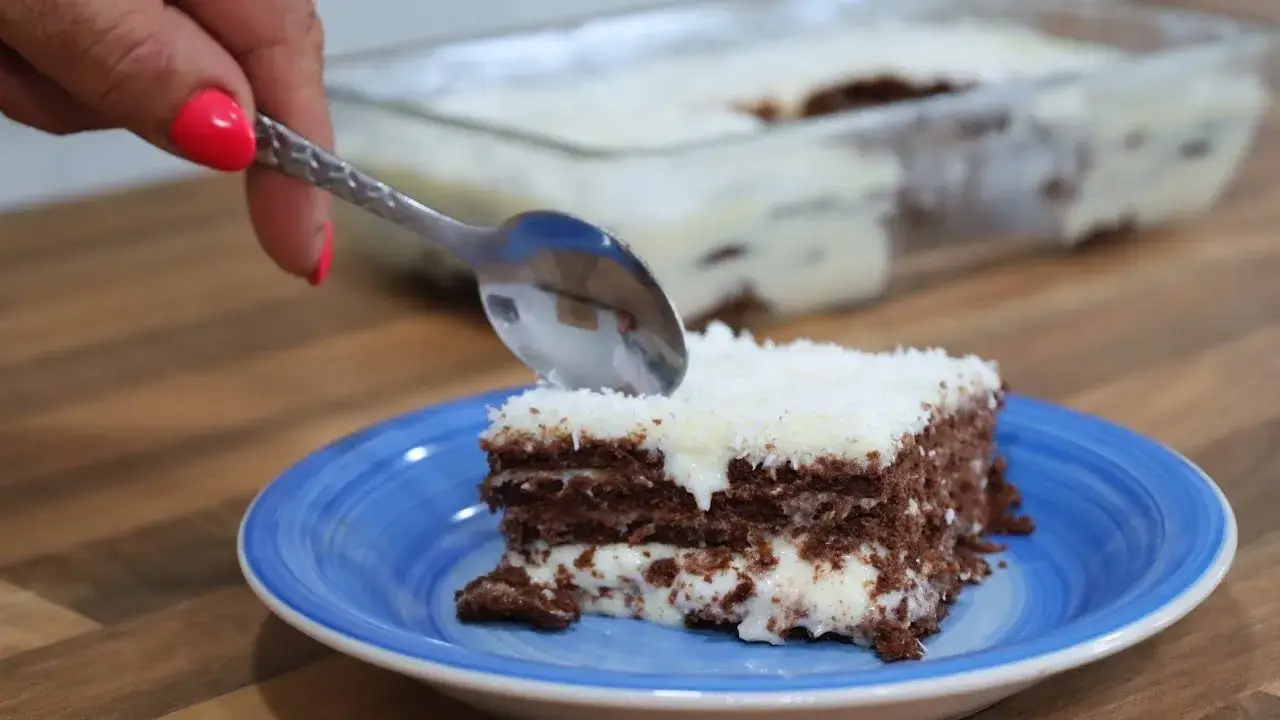Sobremesa de Travessa Com Bolacha e Creme de Coco: Fácil, Rápida e Perfeita Para Dias Quentes