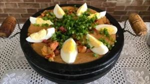 Tutu De Feijão Na Panela De Pedra Com Farinha Torrada
