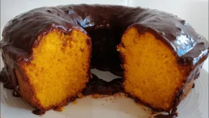 Bolo de Cenoura Simples com Ganache de Chocolate Fica Fofo e Muito Gostoso