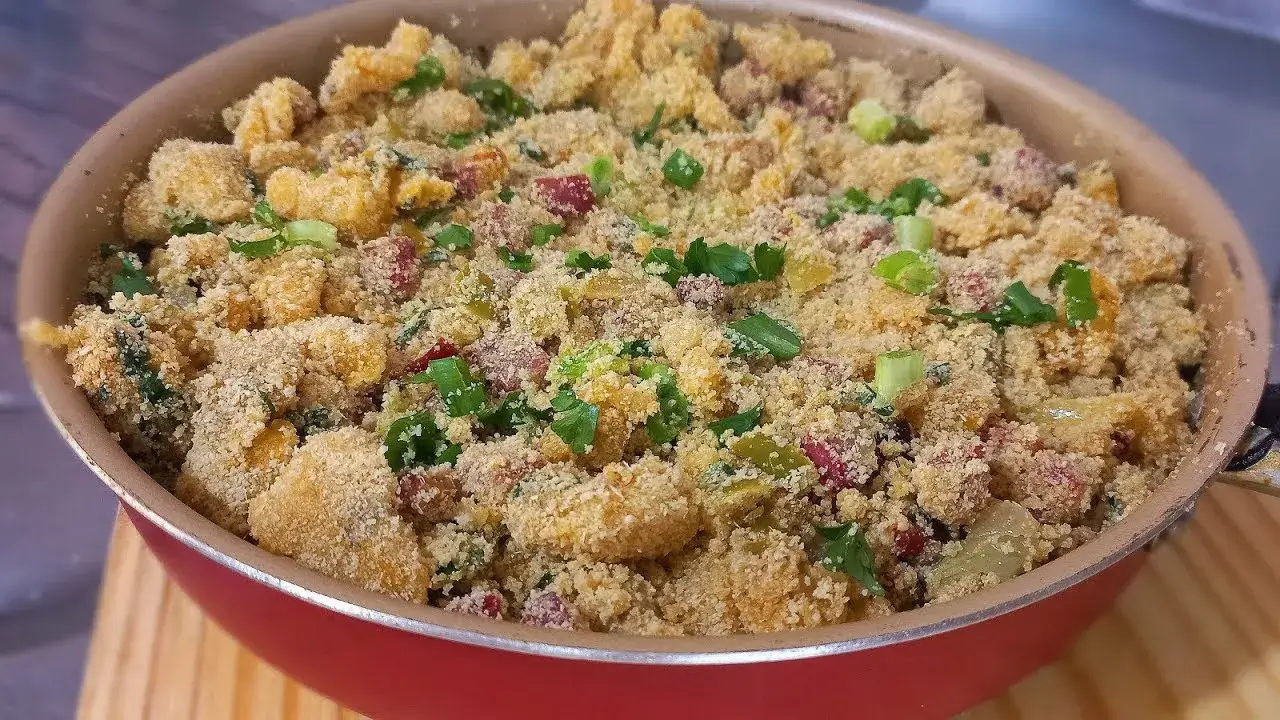 Farofa de Banana da Terra com Calabresa Perfeita para Almoço ou Jantar