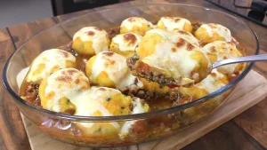 Gratinado de Carne Moída com Batata e Queijo Fácil e Cremoso
