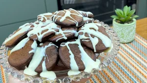 Mini Panquecas de Chocolate com Calda de Leite Ninho