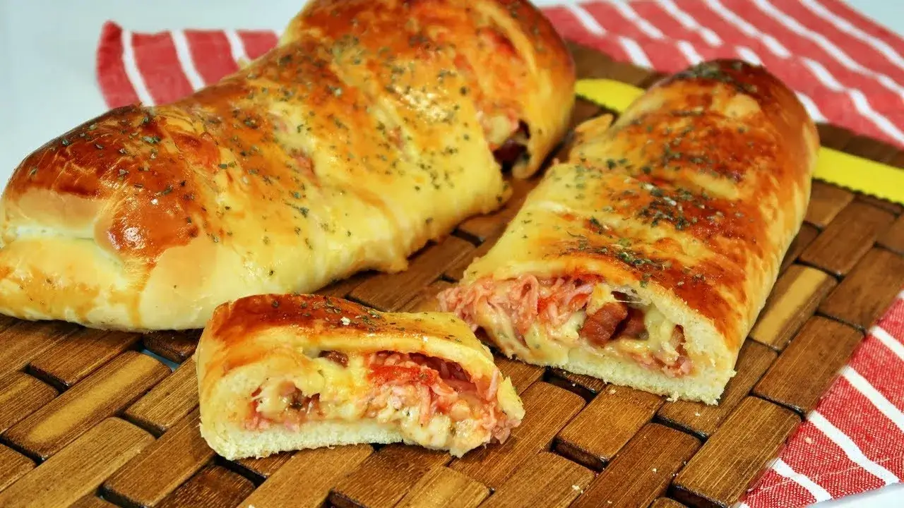 O Pão Recheado Segura Marido é um pão recheado super saboroso, perfeito para lanches ou...