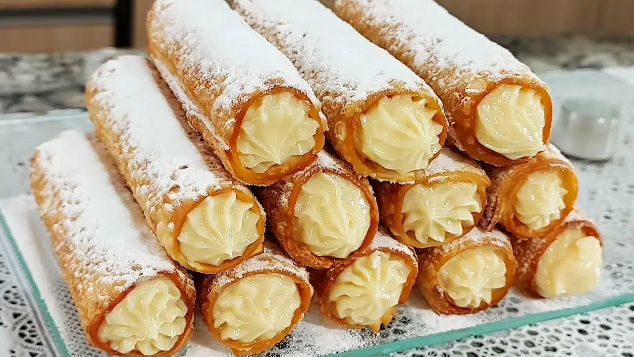 Canudinhos Recheados com Massa de Pastel