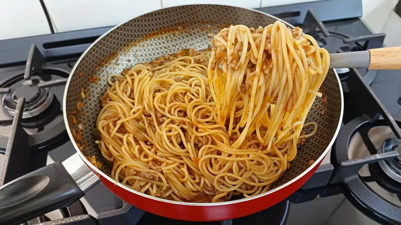 A macarronada é uma opção prática e saborosa para o almoço ou jantar. Esta receita...