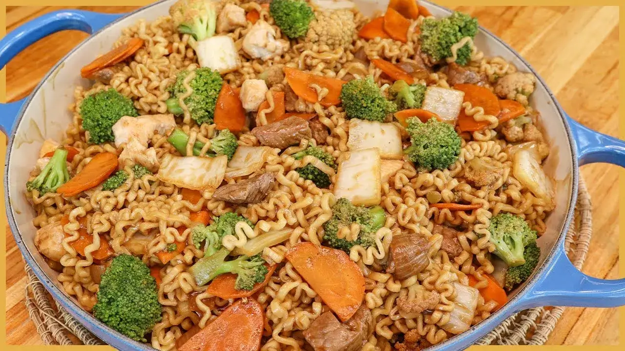 O yakisoba caseiro é uma receita prática e saborosa, ideal para quem quer preparar uma...