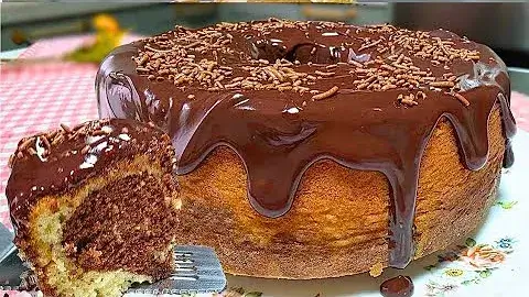 Aprenda a preparar um bolo de baunilha com chocolate incrível, fofinho e cheio de sabor....