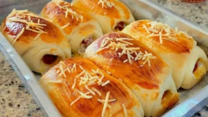 Enroladinho de Salsicha Assado: Receita Fácil e Deliciosa