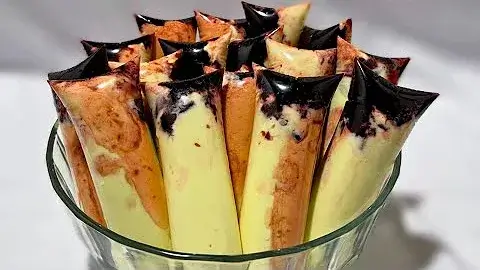 O geladinho gourmet de abacaxi ao vinho é uma sobremesa refrescante e sofisticada, perfeita para...
