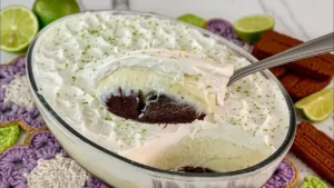 Mousse de Limão Gelado com Base de Chocolate Fica Muito Bom