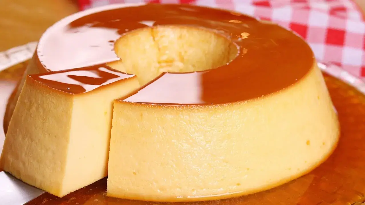 O pudim de leite condensado é uma sobremesa clássica, lisinha e cremosa, perfeita para servir...