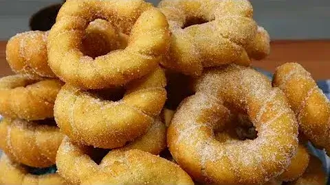 A rosquinha frita de vinagre é uma receita prática, perfeita para o café da manhã...