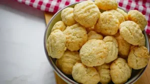Biscoito de parmesão crocante que surpreende pelo sabor