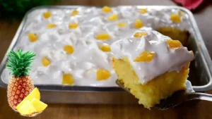 Bolo de Abacaxi Gelado com Creme e Merengue: O Bolo Caseiro que Vai Surpreender sua Família