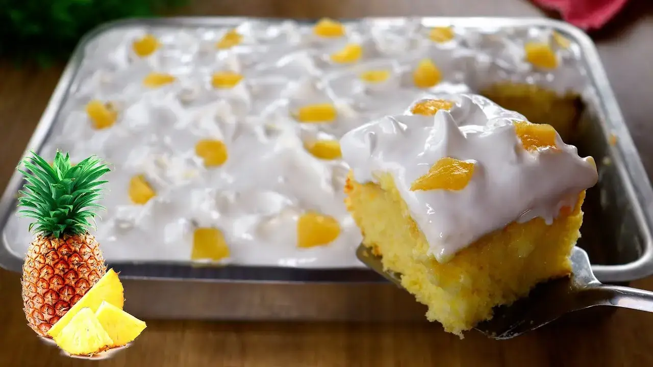 Bolo de Abacaxi Gelado com Creme e Merengue: O Bolo Caseiro que Vai Surpreender sua Família