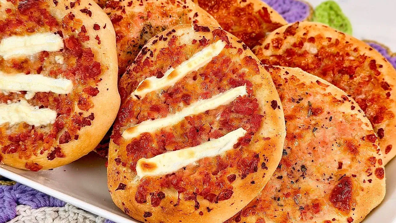 Esfirra aberta caseira deliciosa para o lanche