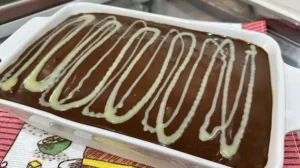 Pão de Mel na Travessa com Doce de Leite e Ganache: Sobremesa Fácil e Deliciosa