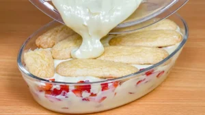 Pavê de Morango com Chocolate Branco: Sobremesa Cremosa e Fácil de Fazer