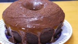 Bolo de Chocolate Fofinho e Molhadinho Feito no Liquidificador