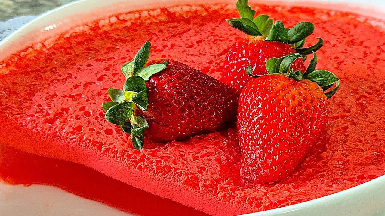 Gelatina zero açúcar com iogurte simples e cremosa feita no liquidificador