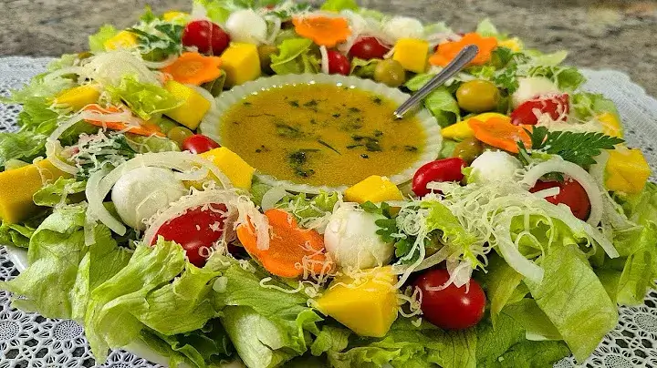 Salada Colorida com Molho de Limão, Mel e Mostarda