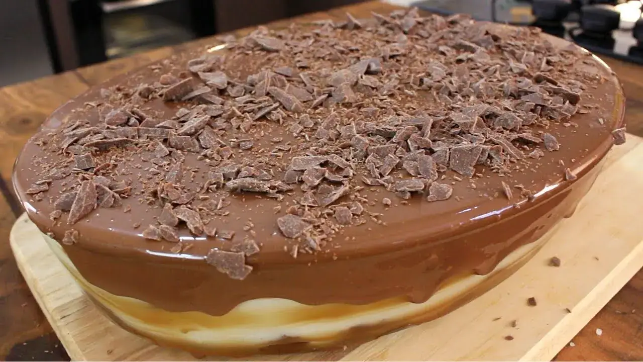 Sobremesa de Mousse de Limão com Bolo e Ganache Simples