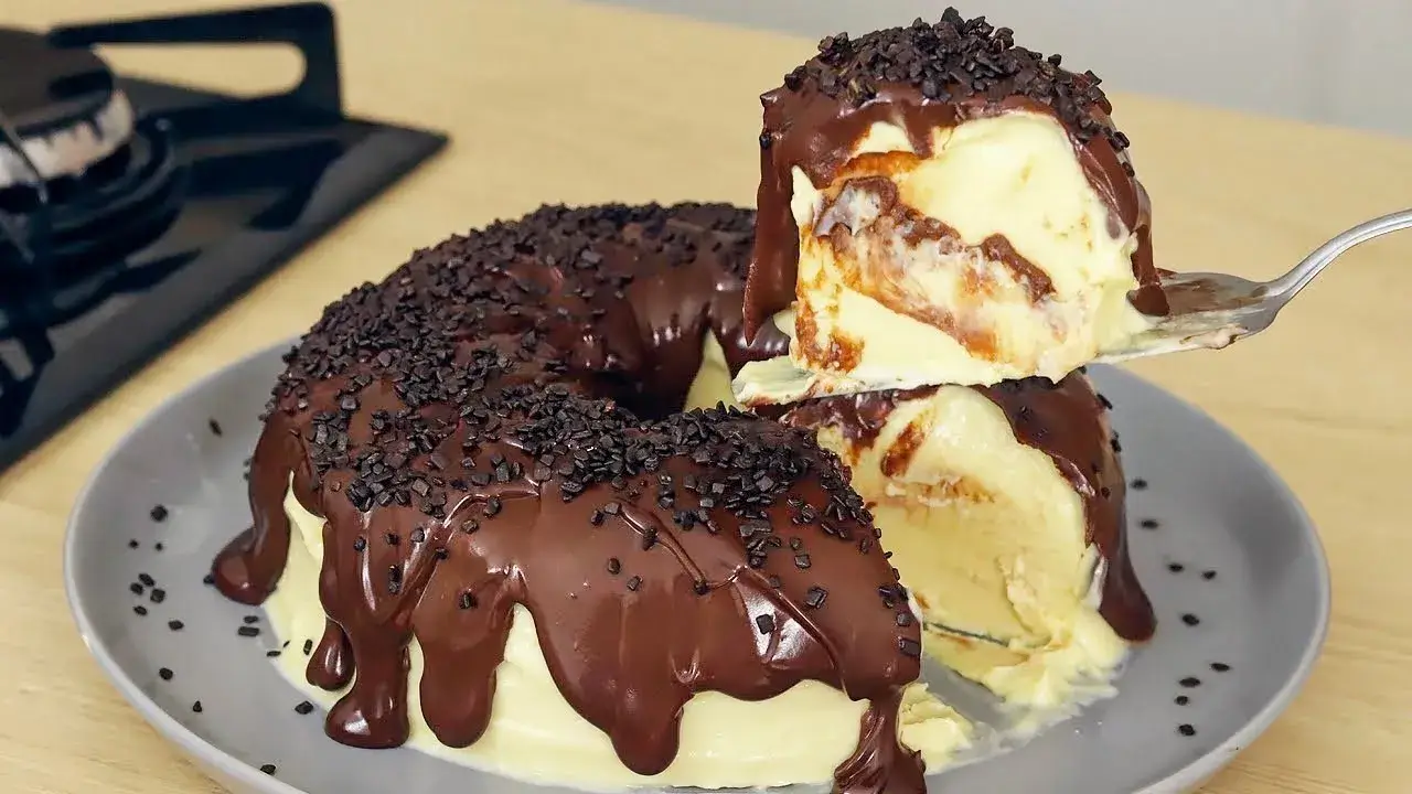 Sorvetão Tradicional de Creme com Ganache de Chocolate